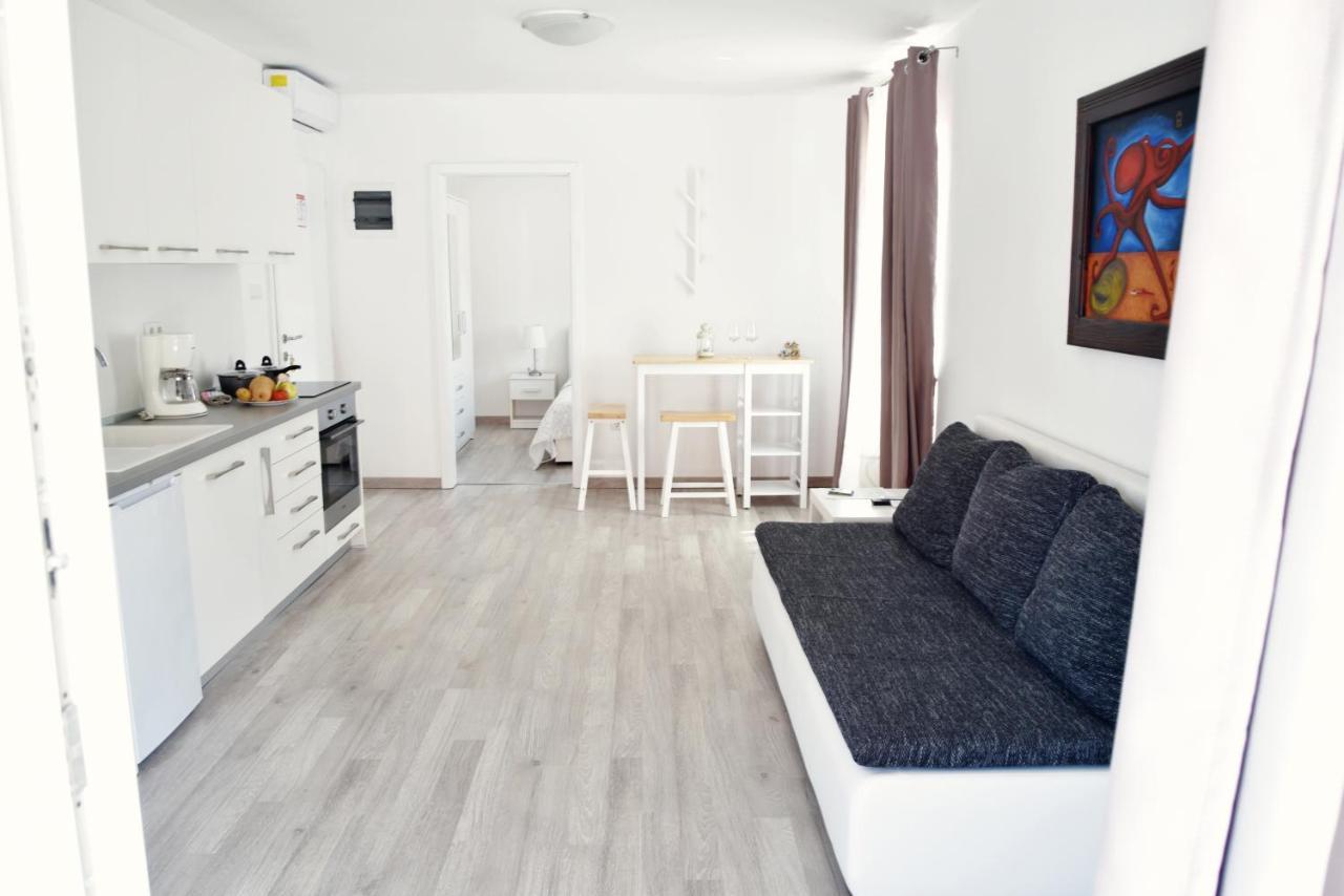 Rab Apartments Aurora Rab Town Exteriör bild