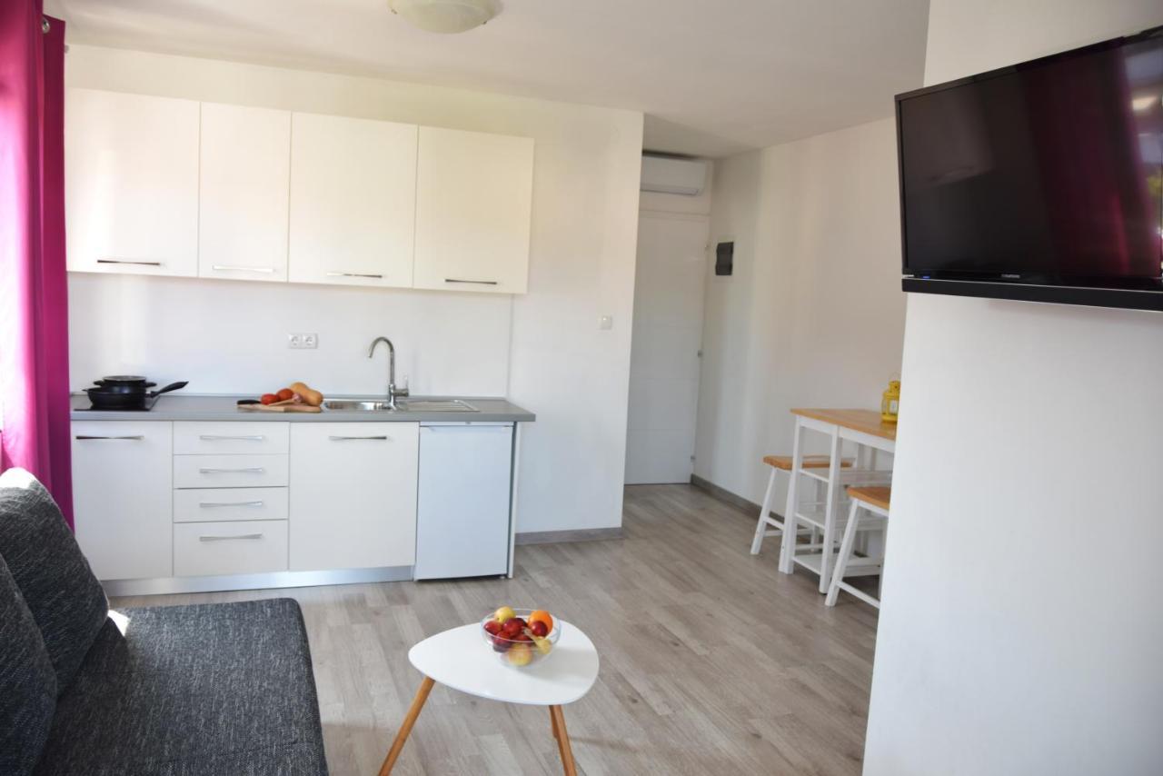 Rab Apartments Aurora Rab Town Exteriör bild